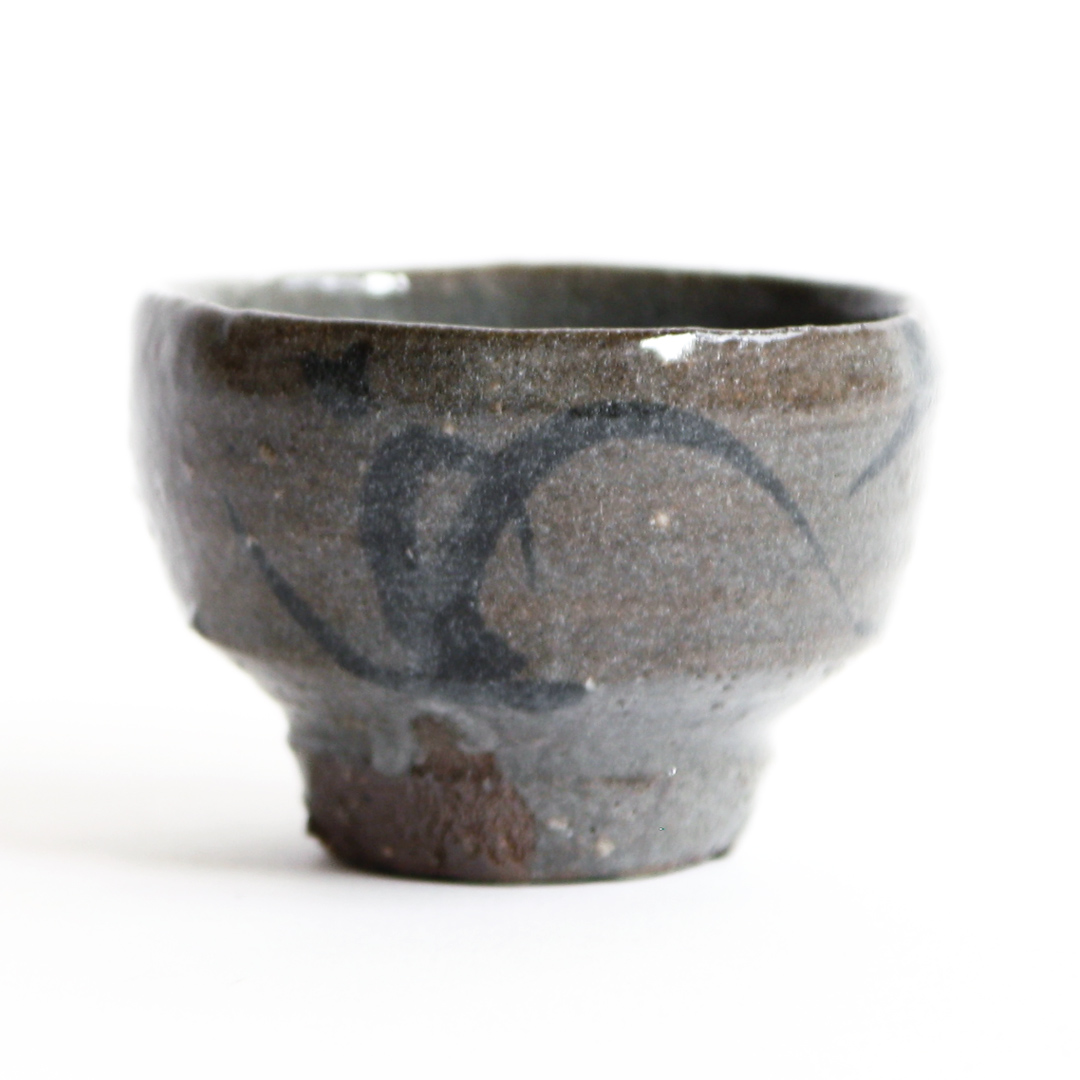 天平窯 岡晋吾　鉄絵草文ぐい呑