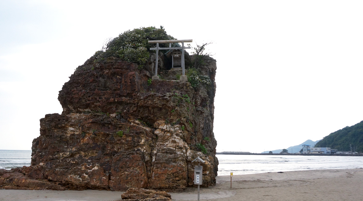 島根県・出雲大社の近くで、親子3人で制作活動