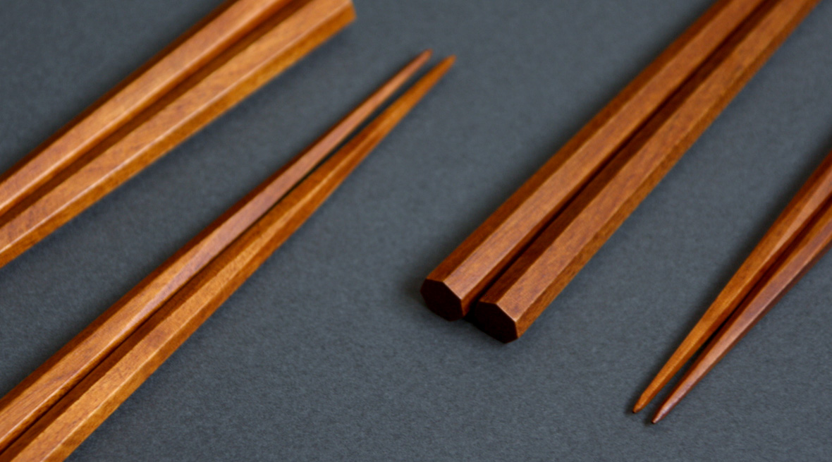 日本の木で作り、日本の漆で仕上げた 極上のお箸